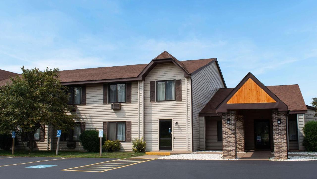 Magnuson Hotel Country Inn Ishpeming Exterior photo