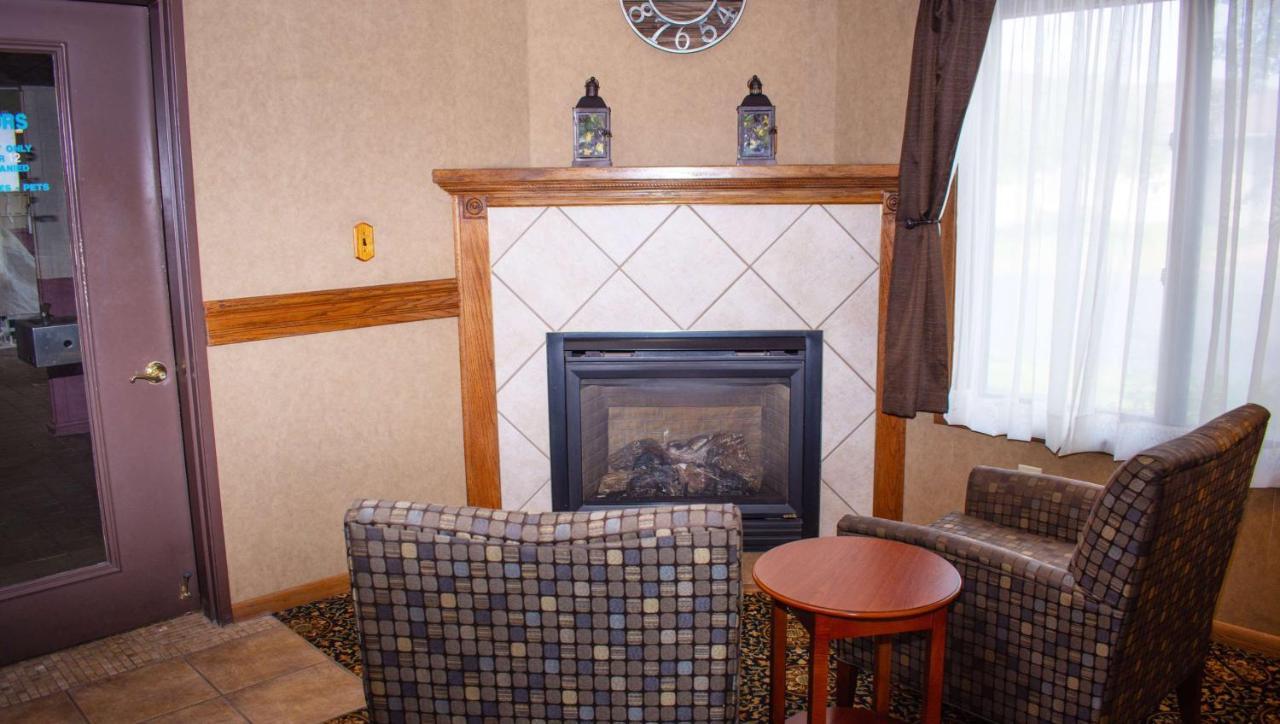 Magnuson Hotel Country Inn Ishpeming Exterior photo