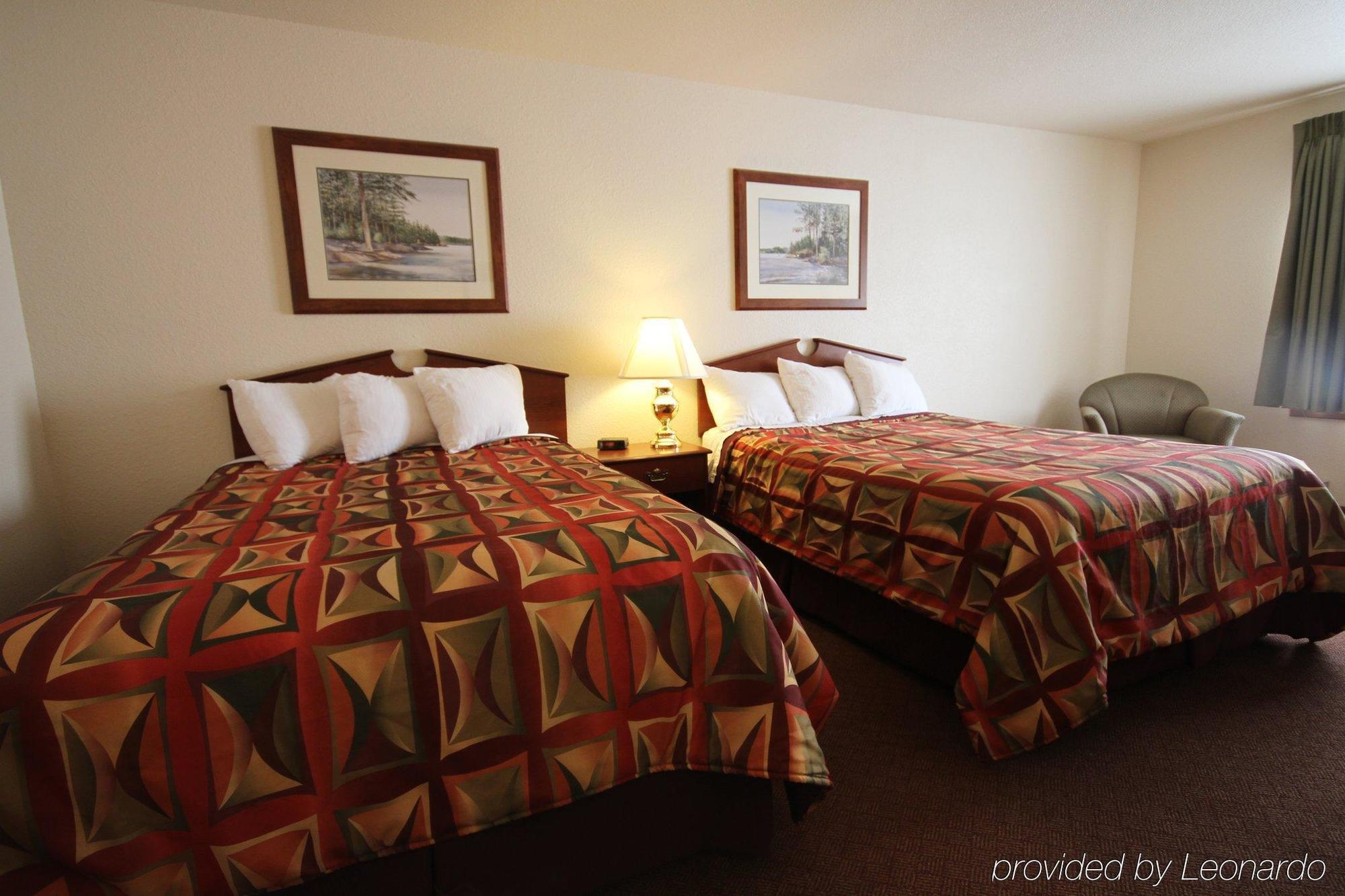 Magnuson Hotel Country Inn Ishpeming Room photo