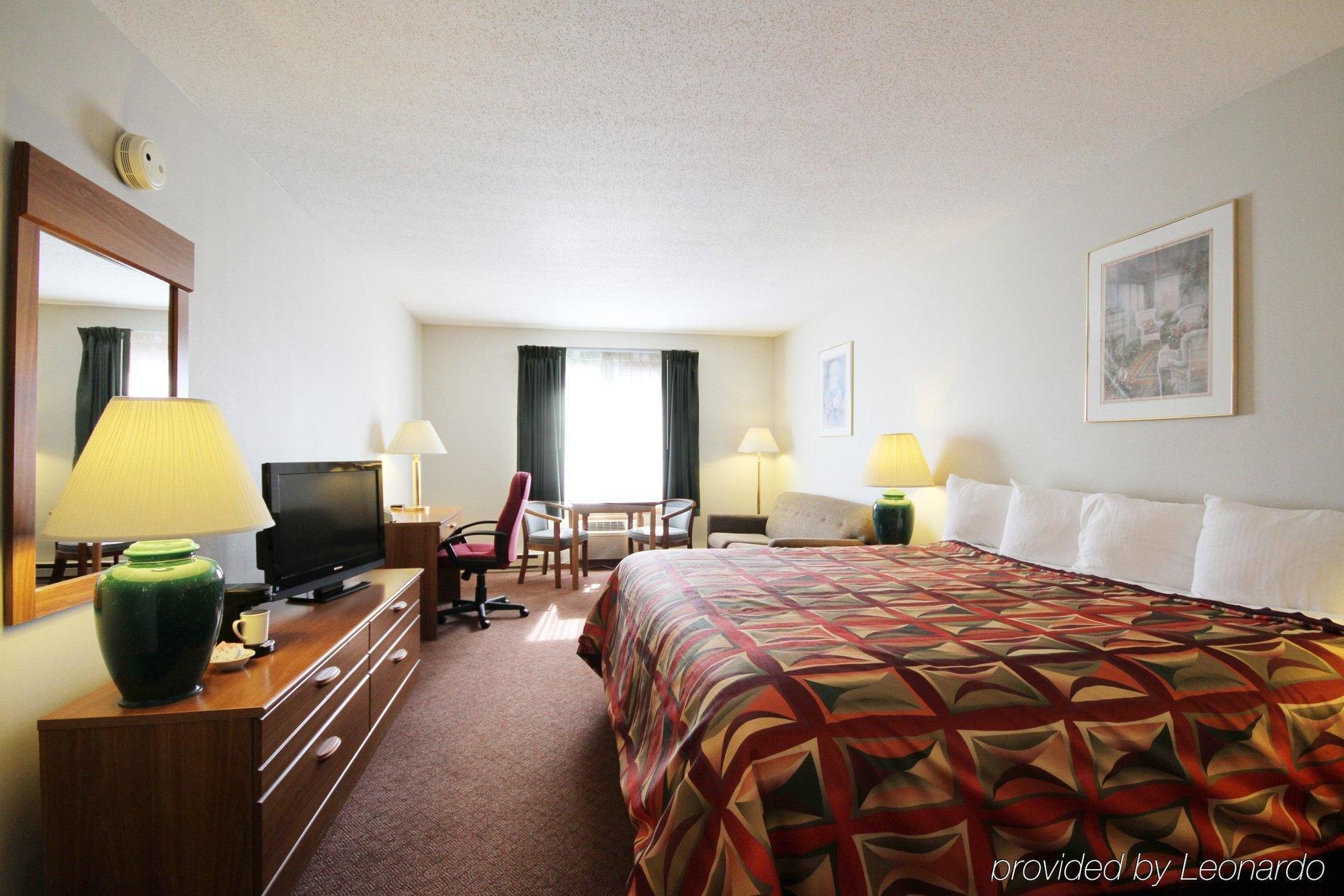 Magnuson Hotel Country Inn Ishpeming Room photo